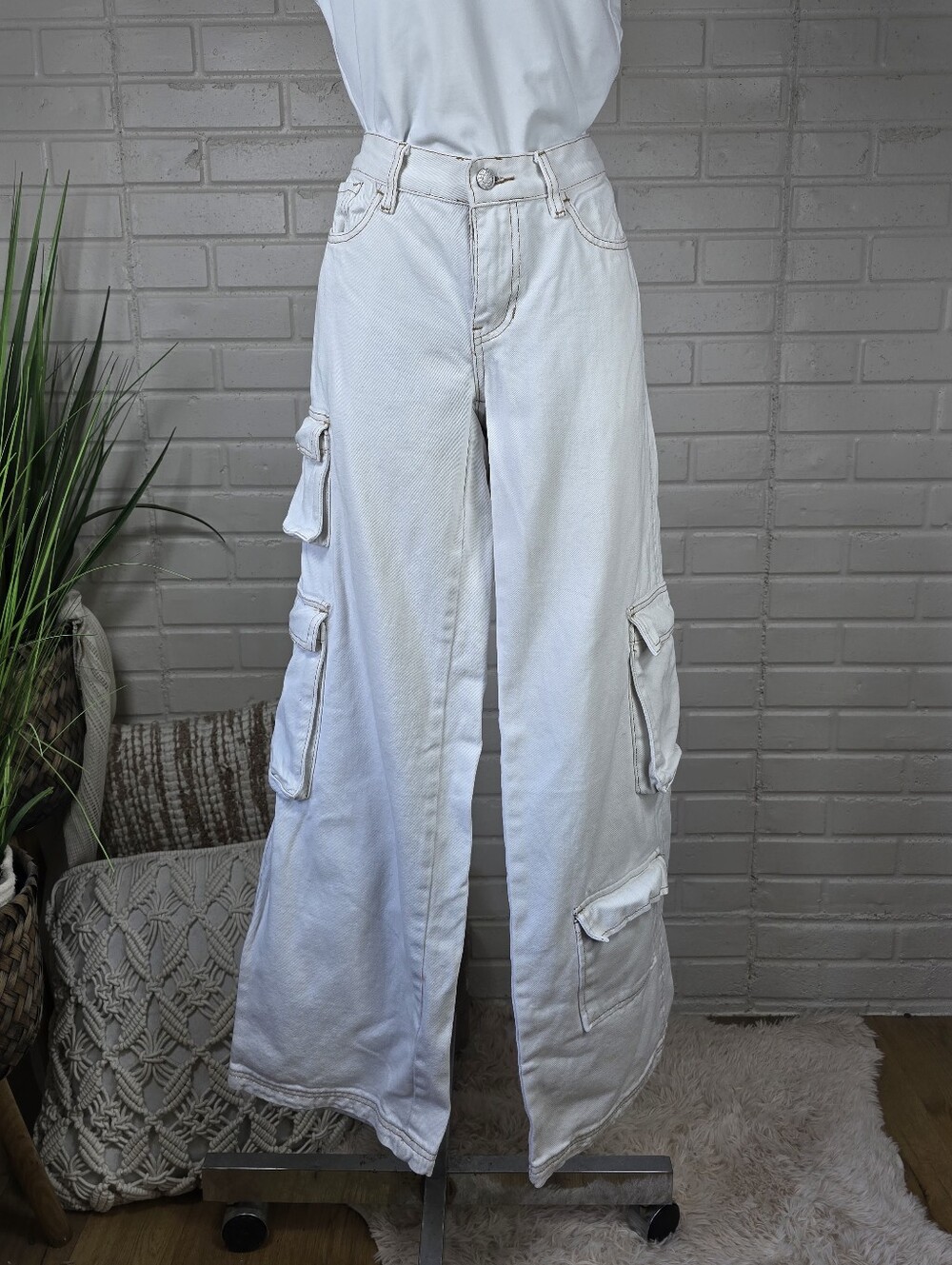 Pacsun White Wide Leg Cargo Jeans Size 23